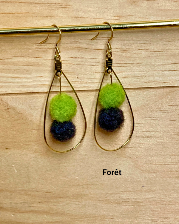 Boucles d'oreille gouttes de laine – Image 4